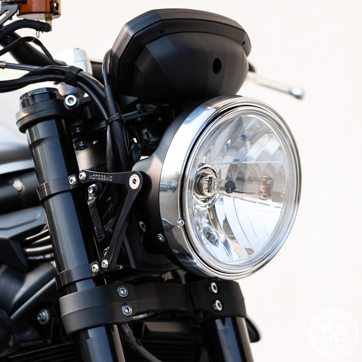 Motorcycle Chrome H4 Bullet Headlight Light w/Bracket Mount For Harley Honda BMW